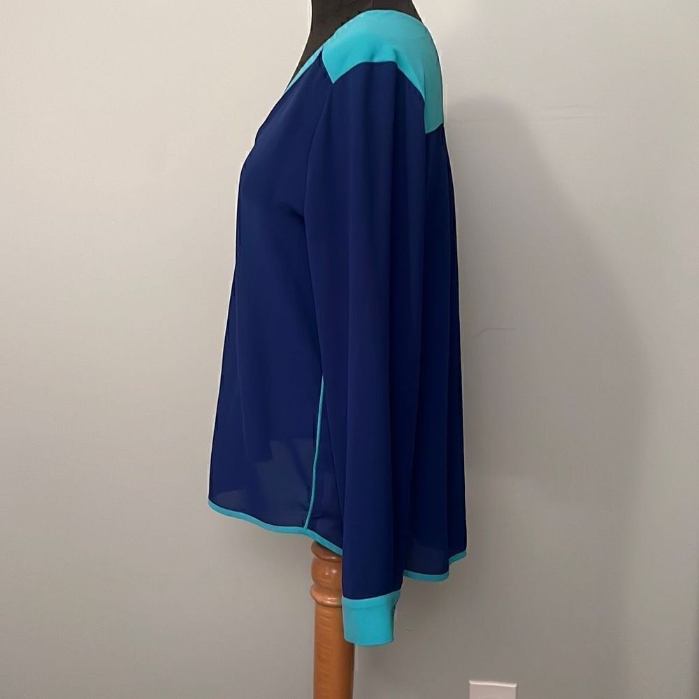 Women's Silk Button-Down Color Block Long Sleeve Top - Picture 5 of 8